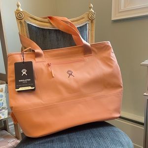 Hydro flask insulated tote bag 20L in grapefruit colour